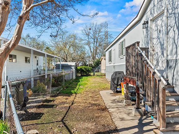 5th image of 217 Village Cir #217