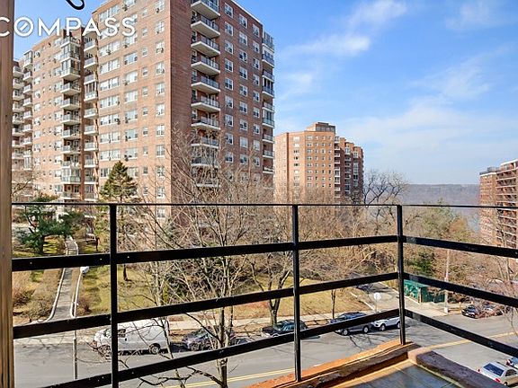 3rd image of 735 Kappock St APT 4C