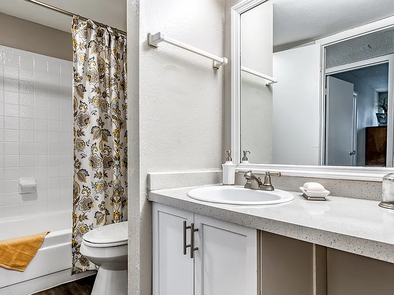 L'Estancia Apartment Homes — Photo 17