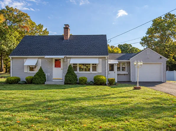 65 Ridgeway Dr, Feeding Hills, MA 01030