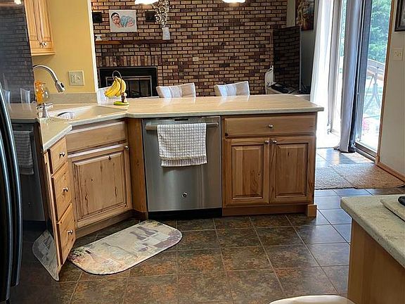3rd image of 2031 Bryan St