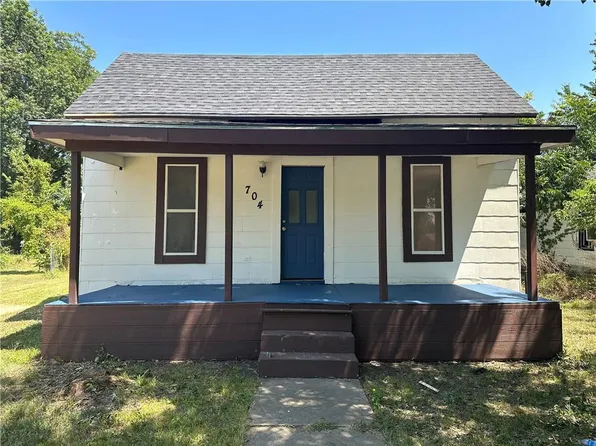 704 N 12th St, Independence, KS 67301