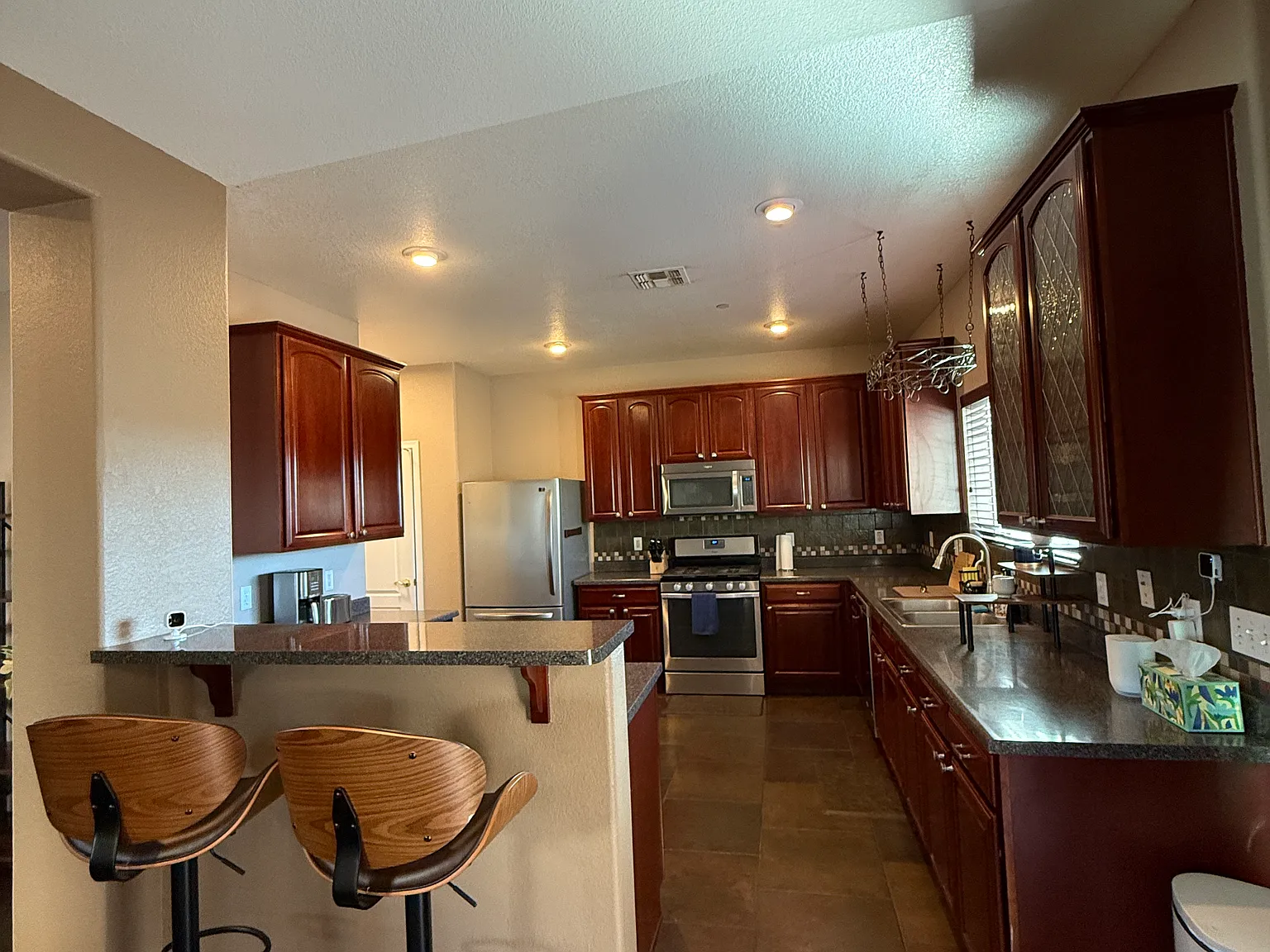 3 bed, $2,200 — Photo 2