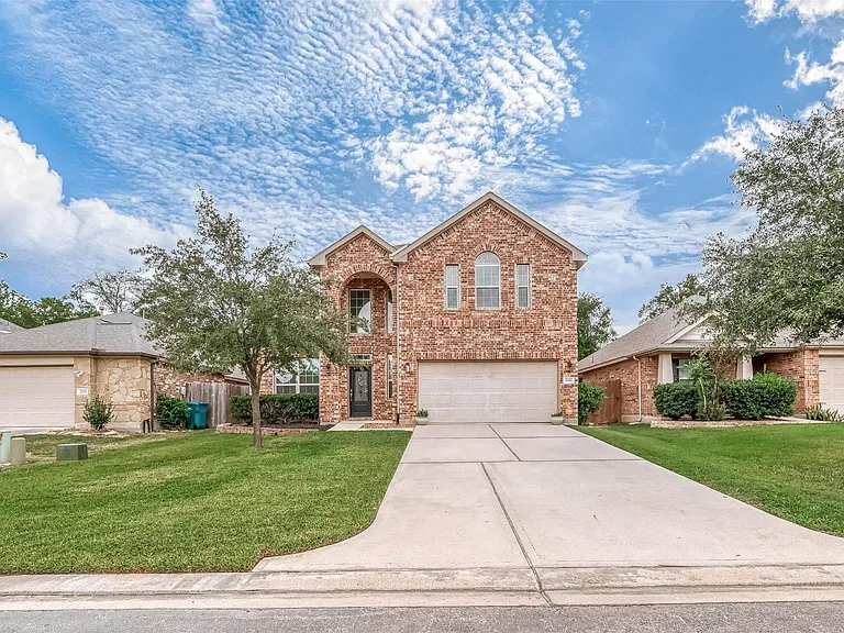 2261 Oak Circle Dr N — Photo 3