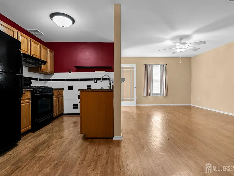 19 Delavan Ct — Photo 14