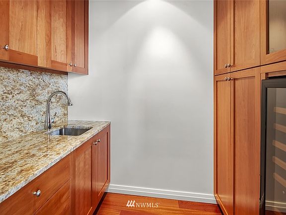 5th image of 500 106th Avenue NE #3901