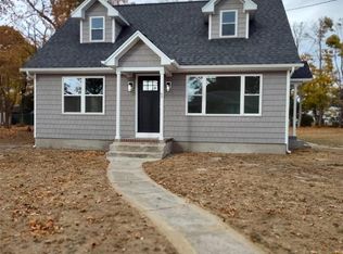 65 Vernon St, Patchogue, NY 11772