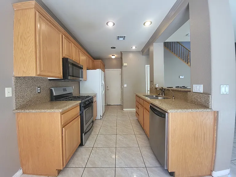 9747 Clifford Walk Ave — Photo 4