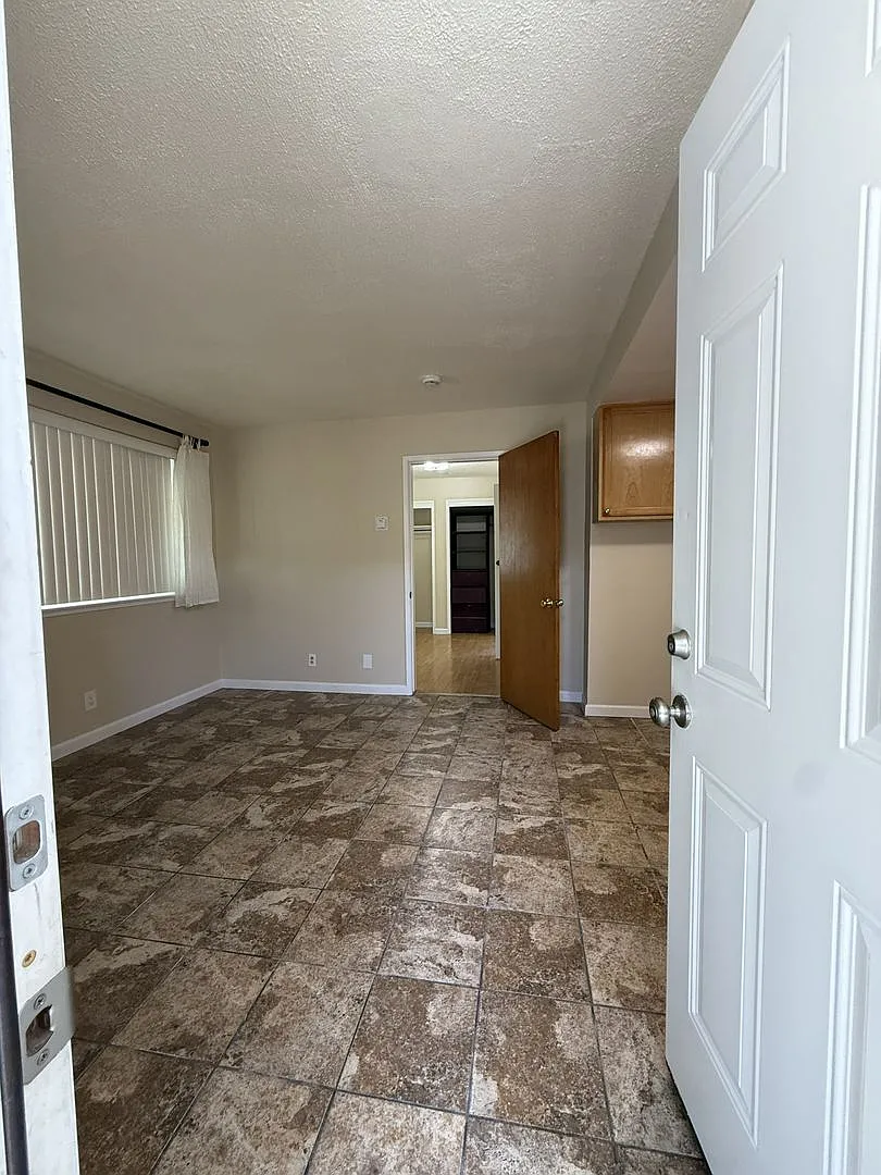 1 bed, 1.0 bath, $2,300 — Photo 3