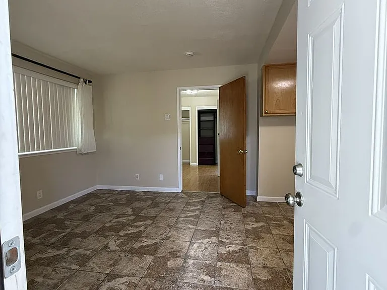 410 Alden St — Photo 3