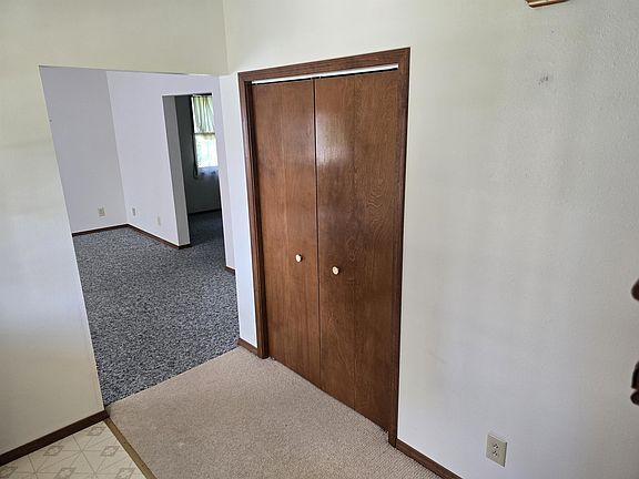 5th image of 237 Locust St