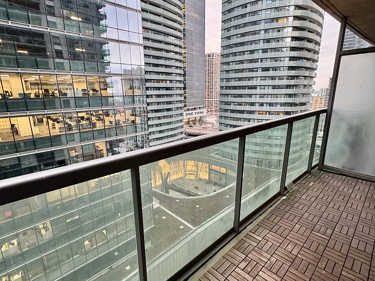 30 Grand Trunk Cres #1708 — Photo 10