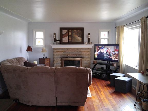 5th image of 8 Benton Ave