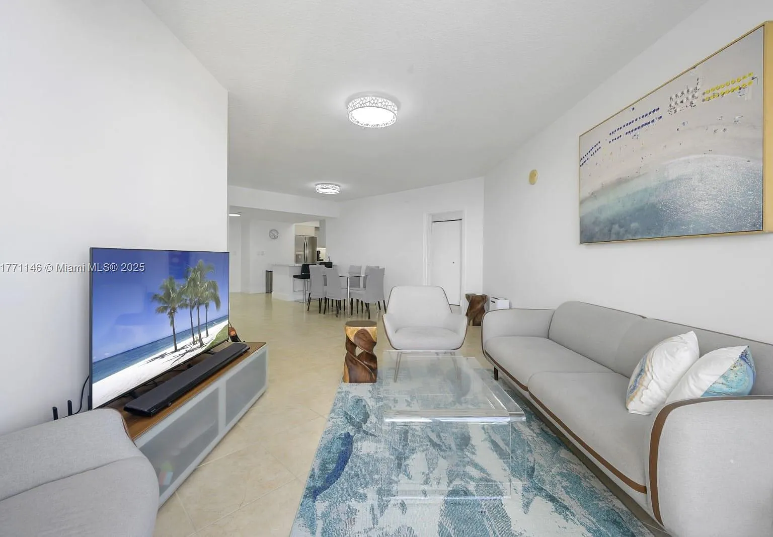 La Perla Condo — Photo 2