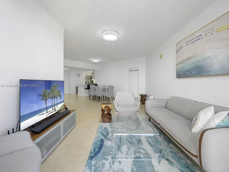 16699 Collins Ave #3306 — Photo 2