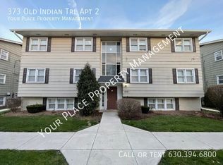 373 Old Indian Trl APT 2, Aurora, IL 60506
