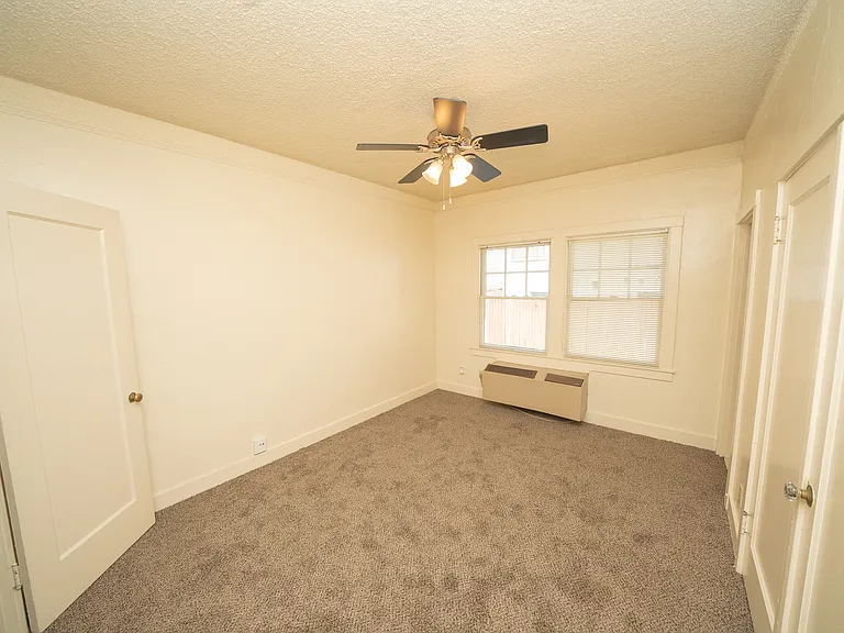 818 25th St #116 — Photo 2