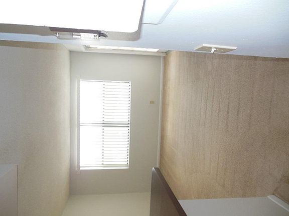 5th image of 728 Executive Center Dr APT 26