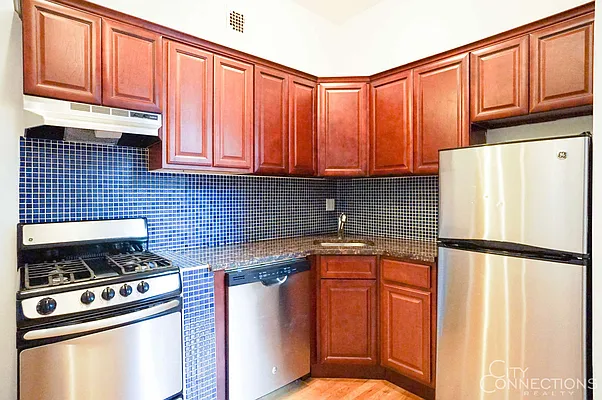 Rented by City Connections Realty | media 3