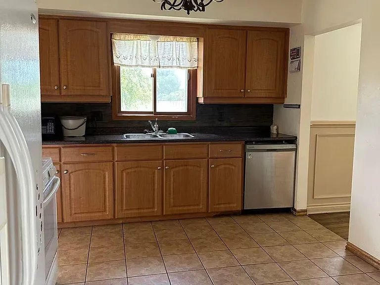 6860 Malden Rd — Photo 5
