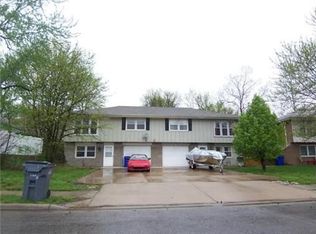 904 W Forest Dr, Olathe, KS 66061