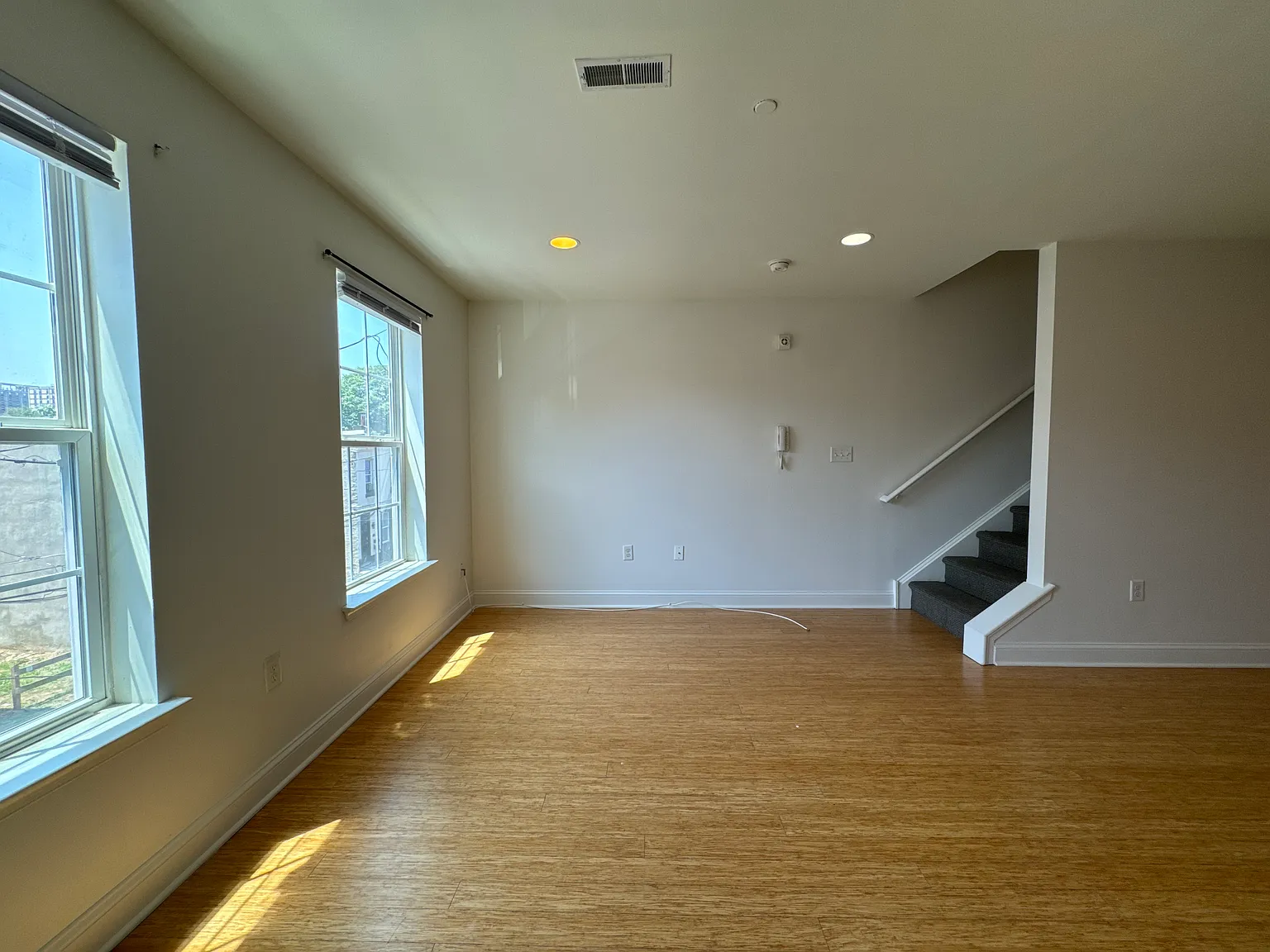 4 bed, 2.5 bath, 1200 sqft, $1,700 — Photo 3