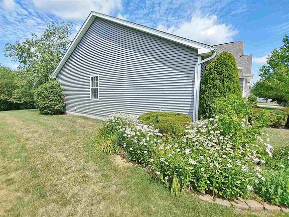 5th image of 8385 Goldfinch Dr