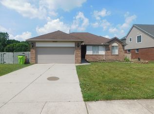 52025 Hickory Dr, Chesterfield, MI 48047