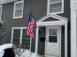 1687 Williamsburg Ct APT B, Wheaton, IL 60189