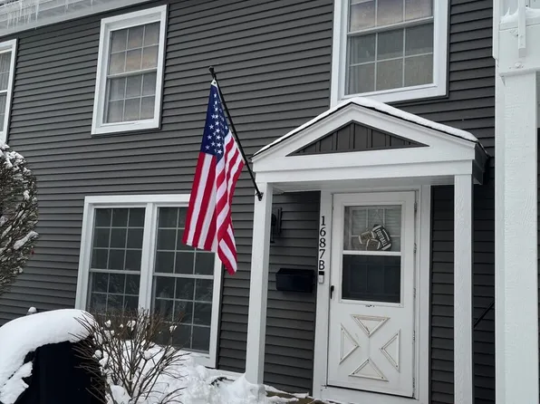 1687 Williamsburg Ct APT B, Wheaton, IL 60189