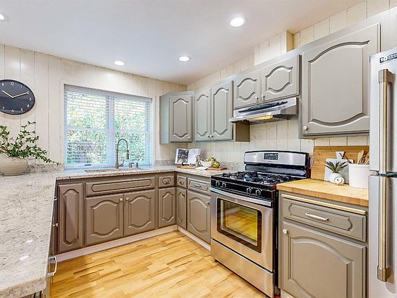 3rd image of 2464 Copperfield Drive