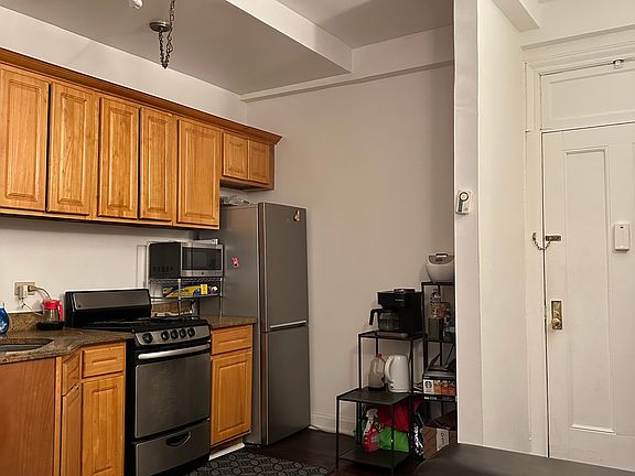 5th image of 170 W 74th St APT 205