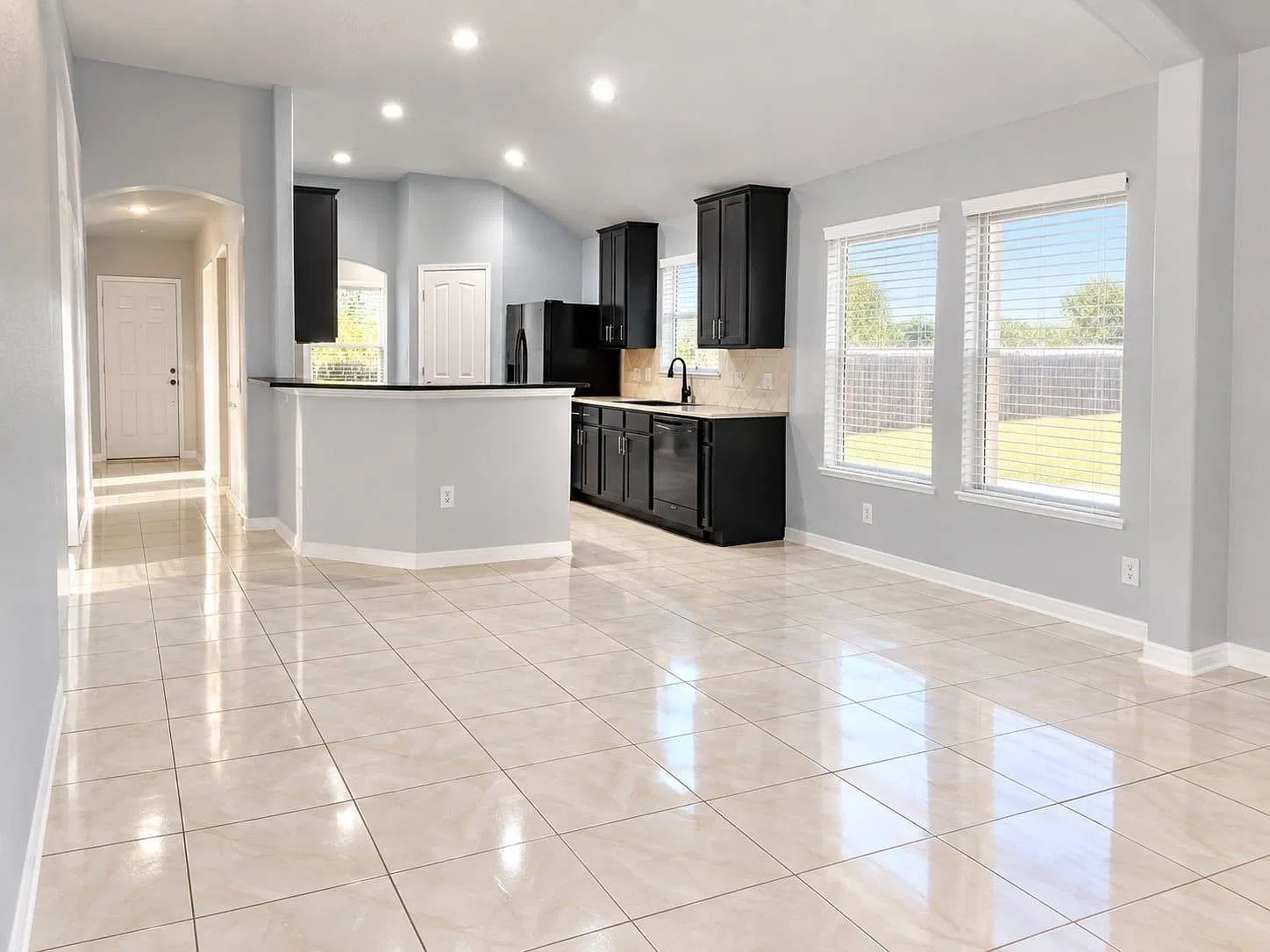3 bed, 2.0 bath, 1856 sqft, $1,975 — Photo 3