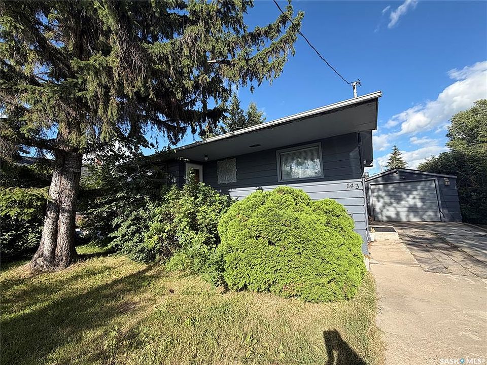 1st image of 143 Gladstone AVENUE N