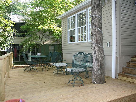 New Deck overlooks lake
