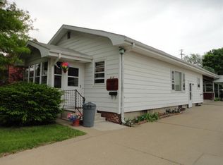 606 S 3rd St, Oskaloosa, IA 52577