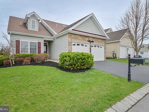 4th image of 631 Thoreau Dr