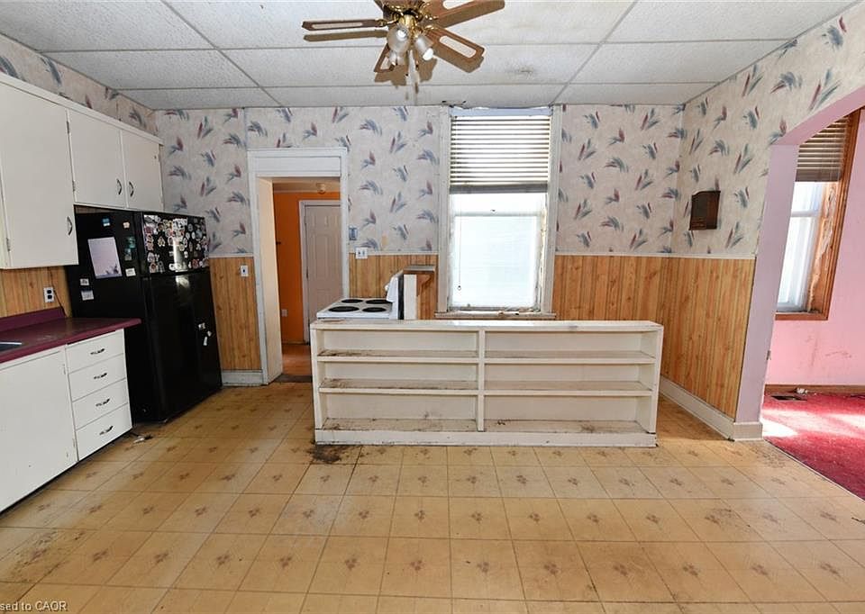 2nd image of 71 Dennis St