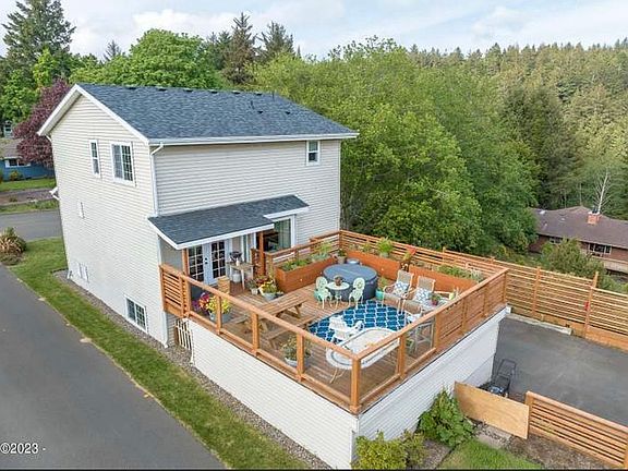 5th image of 323 NE San-bay-o Cir