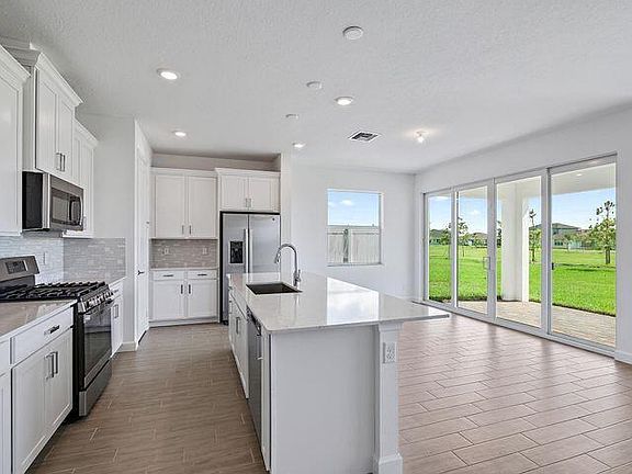 5th image of 1086 Arden Park Dr