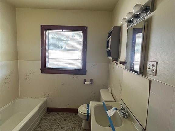 5th image of 107 S Mathews Ave