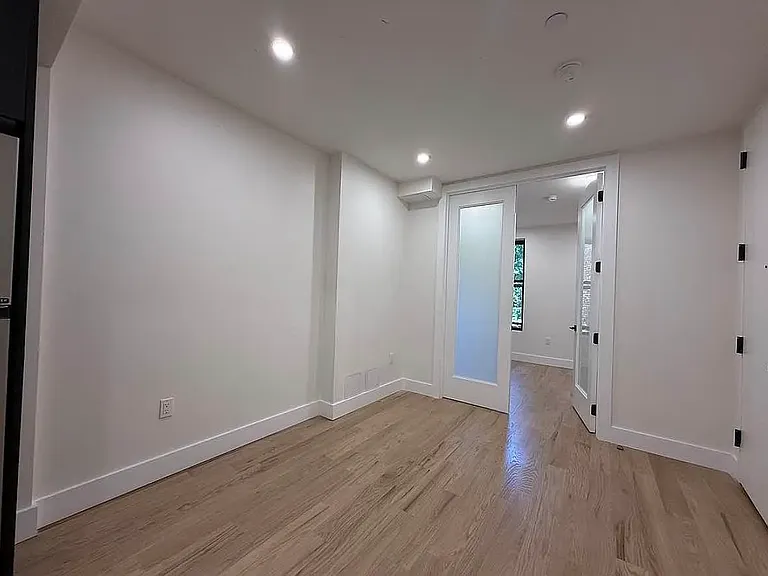 2324 Bedford Ave #1B — Photo 9