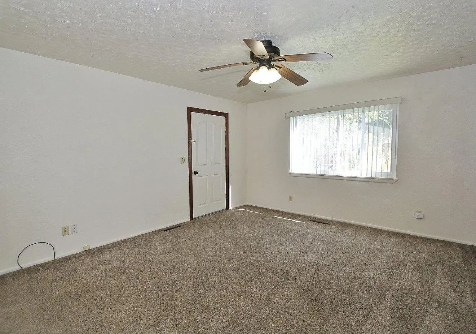 Quaint Single-Level Unit on Corner-Lot — Photo 4