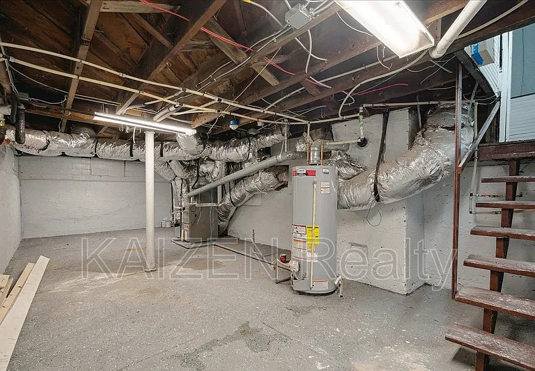 156 N Tucker St — Photo 23