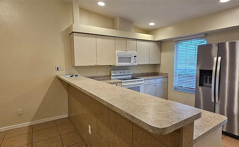 1628 SW Santa Barbara Pl — Photo 4