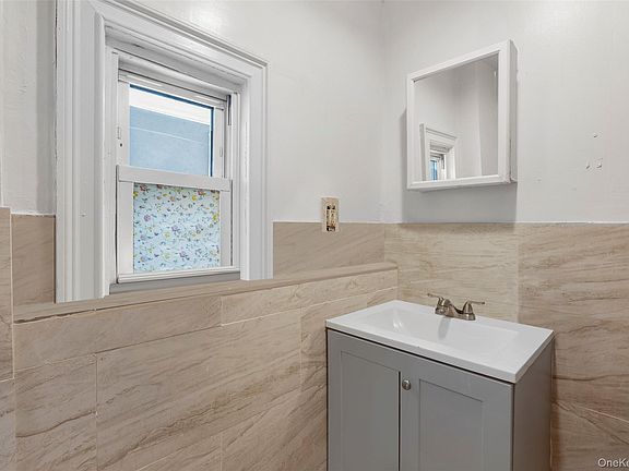 5th image of 110 Beech Street