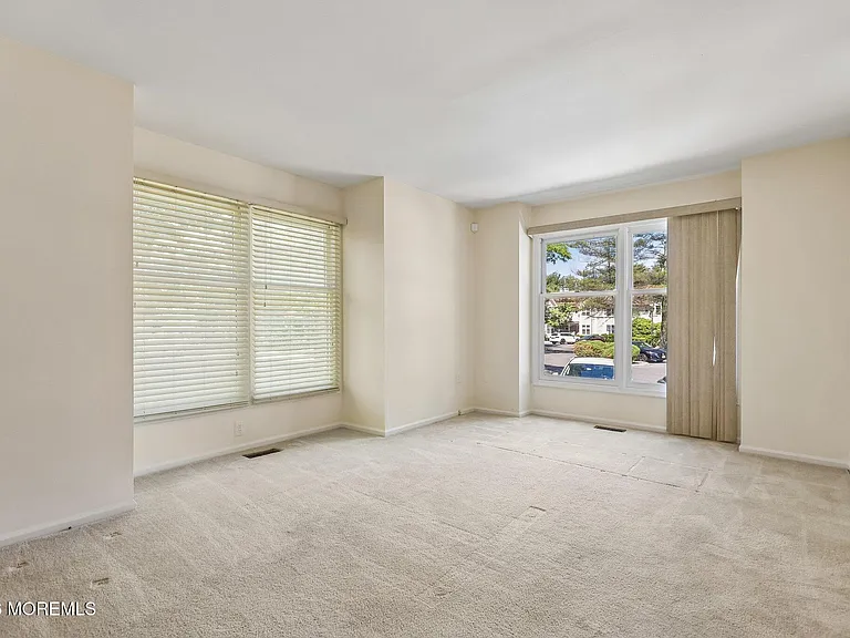 157 Northampton Dr — Photo 12