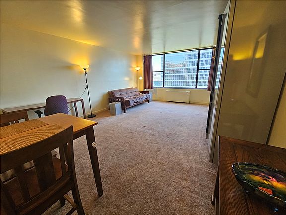 5th image of 112 Washington Pl APT 12K