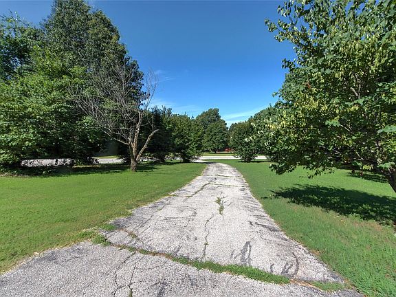 3rd image of 1595 N Lewis Ln