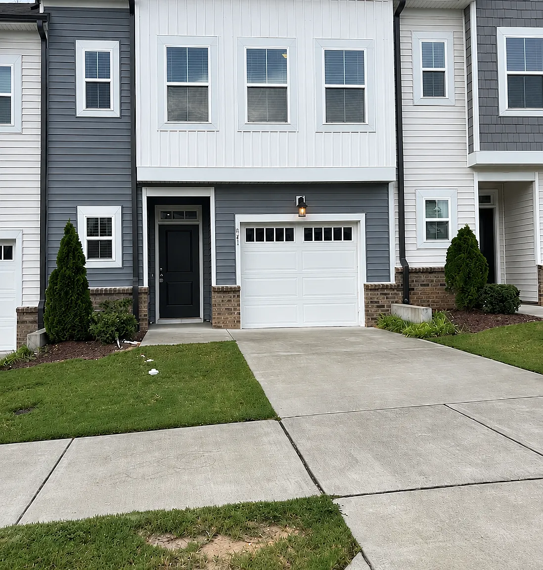 3 bed, 2.5 bath, 1476 sqft, $1,895 — Photo 1